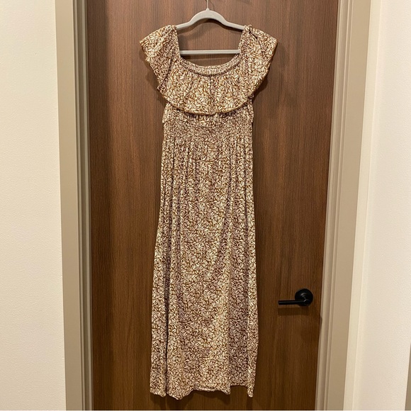 Old Navy Brown Print Off-Shoulder Maxi Dress Size Small Cinched Ruffled Smocked - Picture 12 of 14